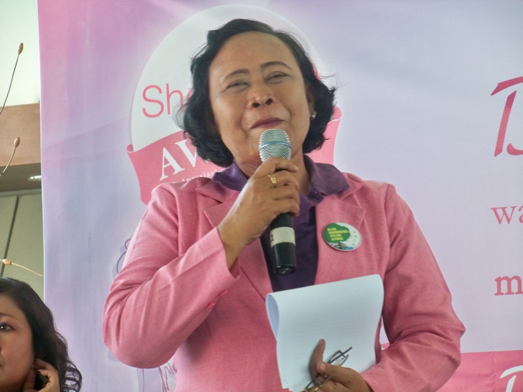 Aktivis lingkungan, Lulut Sri Yuliani, pencetus batik mangrove, penerima penghargaan Kalpataru untuk kategori perintis lingkungan 2011.