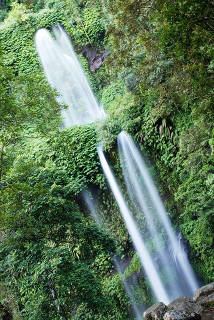 Air Terjun Sindang Gila di Taman Nasional Gunung Rinjani. Foto: Asep Ayat