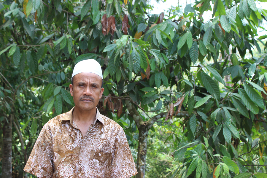 Artim Yahya, tokoh penting dibalik kesuksesan Hutan Kemasyarakatan Desa Santong, Kayangan, Lombok Utara, NTB. Foto : Jay Fajar