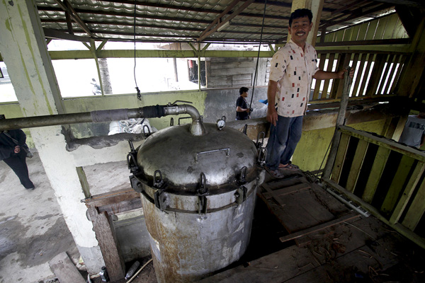 Mesin penyuling minyak serai wangi dan nilam ini telah meringankan persoalan petani di Gayo Luwes dalam menyuling minyak. Foto: Junaidi Hanafiah