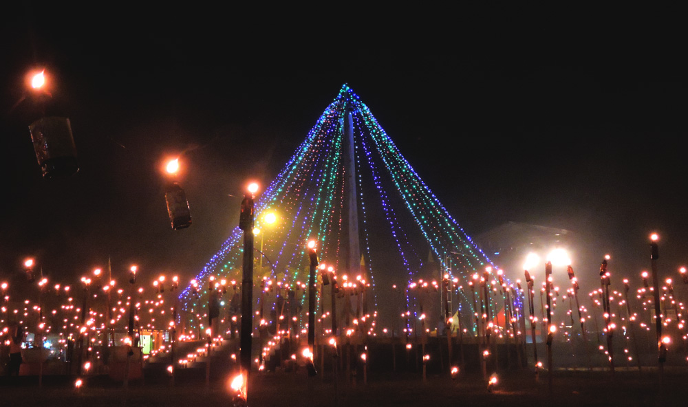 Salah satu pemandangan lampu tumbilotohe yang digelar dalam bentuk festival oleh Pemerintah Gorontalo. Foto: Christopel Paino