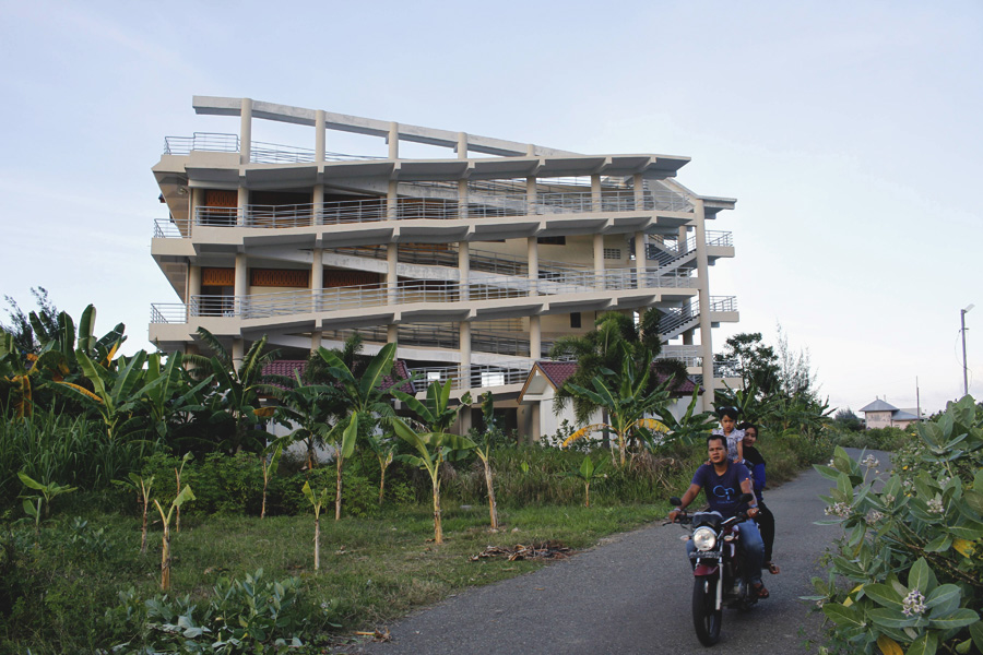 Ini merupakan bangunan tahan gempa yang berlokasi di Desa Deah Glumpang, Meuraxa, Banda Aceh, sebagai lokasi penyelamatan warga. Foto: Junaidi Hanafiah