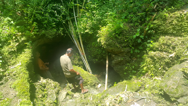 Sumber air jeblosan mengalir dari sungai bawah tanah pegunungan karst Gombong yang akan ditambang PT Semen Gombong. Foto: Tommy Apriando