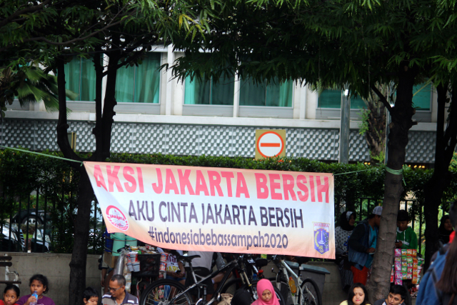 Aksi Jakarta Bersih, sebagai bagian dari komitmen Indonesia Bebas Sampah 2020. Foto: Sapariah Saturi