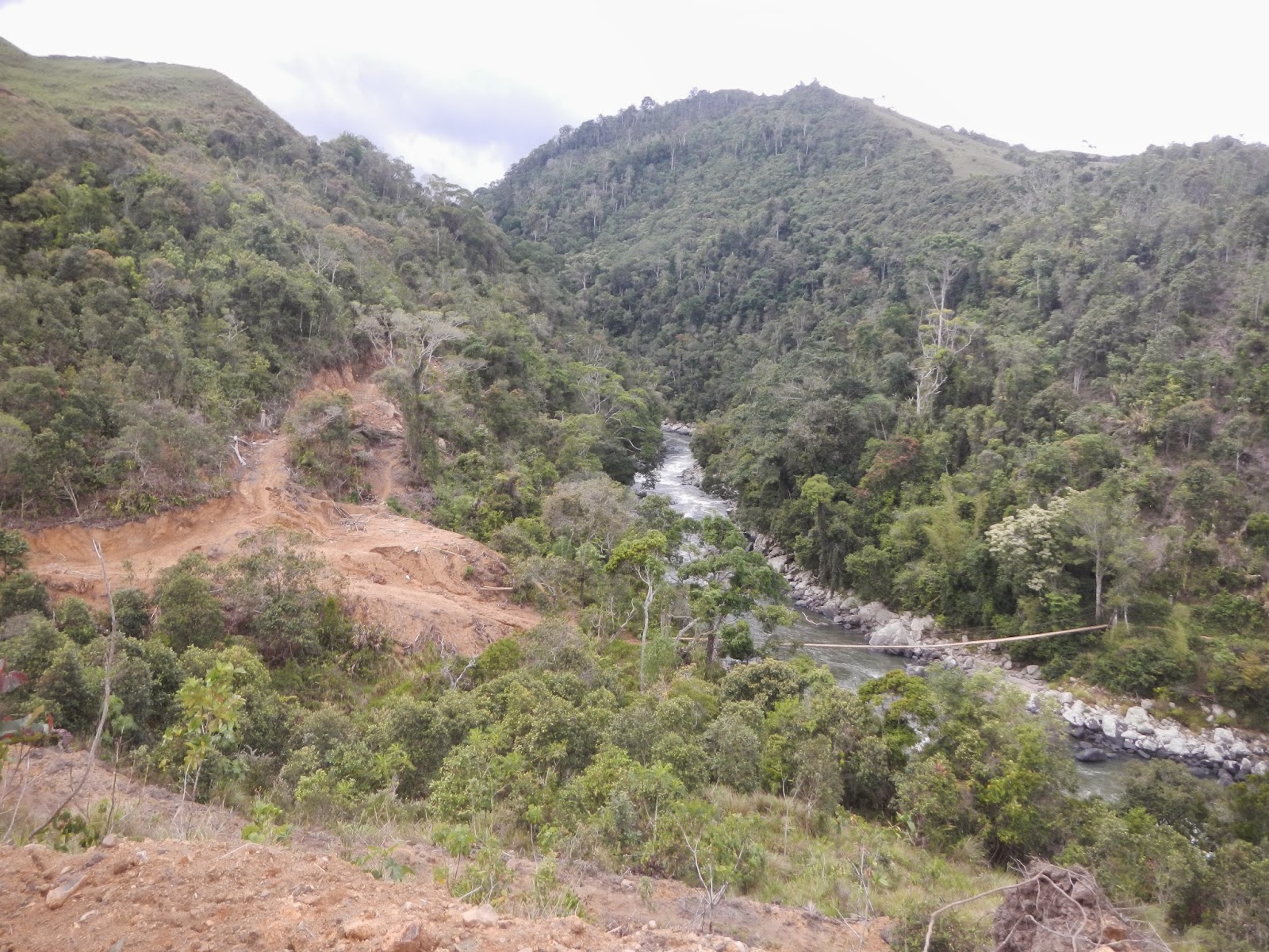 Badan Sungai Betue di Wilayah Adat Amballong  di Kabupaten Luwu Utara, Sulawesi Selatan yang akan jadi lokasi PLTA oleh PT. Seko Power Prima. Foto: Mahir Takaka
