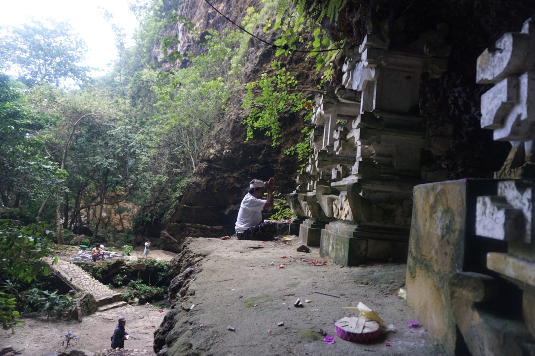 Pura di Tembeling, Nusa Penida, Bali, menambah dya tarik objek wisata alam