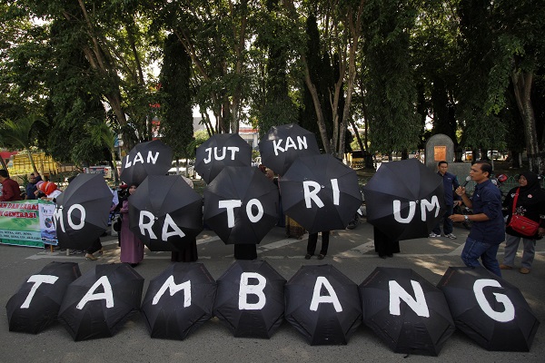 Sejumlah aktivis lingkungan mendesak agar Gubernur Aceh melanjutkan moratorium tambang kembali. Foto: Junaidi Hanafiah