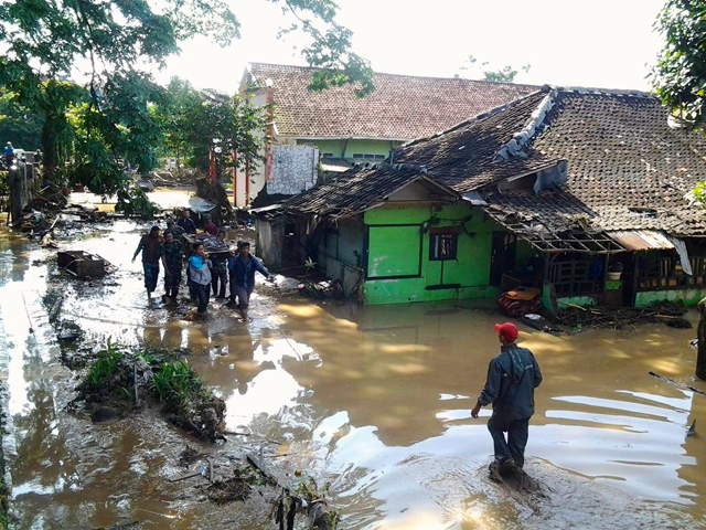 Banjir bandang yang terjadi di Garut pada tahun 2016 lalu, banjir ini menewaskan puluhan jiwa, dan belasan orang hilang. Foto: dari Facebook Nissa Wargadipura