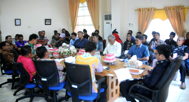 Pertemuan perwakilan warga dengan Wakil Bupati Bulukumba, Tomy Satria pada September 2016
