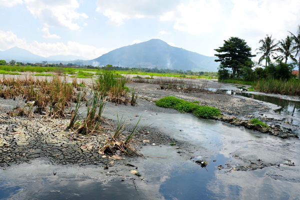 KLH akan Gugat Perusahaan Cemari Sungai  dan Pertanian di 