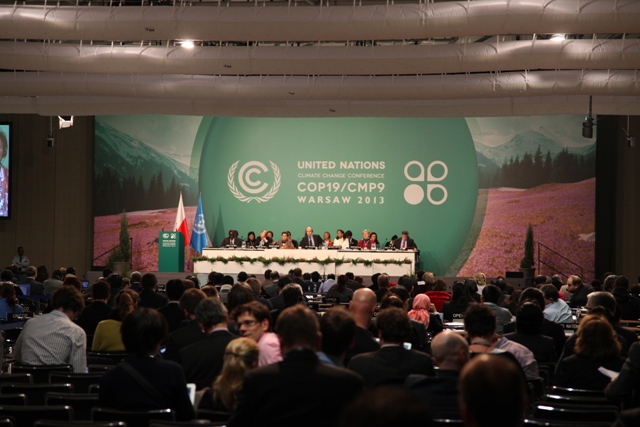 Suasana salah satu perundingan perubahan iklim Conference of Parties (COP) ke-19 di Warsawa, Polandia pada Desember 2013. Foto : Jay Fajar