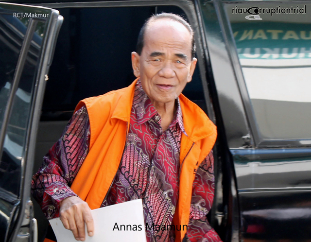 Annas Maamun, Gubernur Riau non aktif, yang menjadi terdakwa suap alihfungsi kawasan hutan divonis enam tahun penjara dan denda Rp200 juta. Hanya dua dakwaan terbukti, menurut majelis hakim. Foto: Lovina