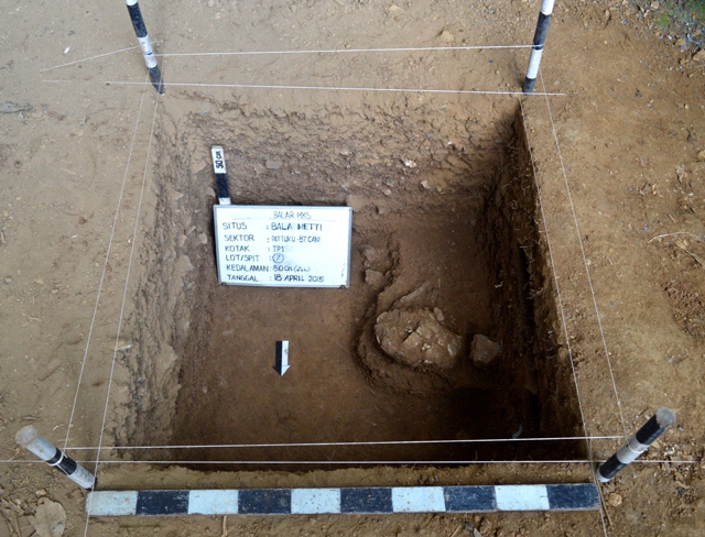 Kotak ekskavasi penemuan tengkorak di Leang Bala Metti, Kecamatan BontoCai, Kabupaten Bone, Sulawesi Selatan. Foto: dokumen Balai Arkeologi Makassar