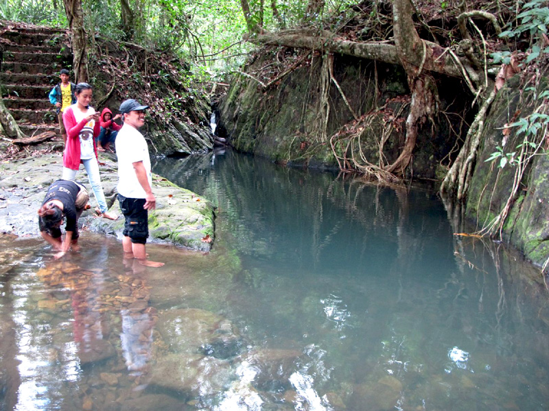 Inilah Goa Maria, salah satu sumber air bersih warga Dusun Manjau, Desa Laman Satong, Kecamatan Matan Hilir Utara, Kabupaten Ketapang, Kalimantan Barat | Foto: Andi Fachrizal