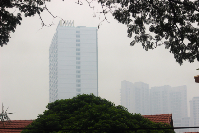 Kabut asap dari Sumatera, menyelimuti Penang, Malaysia, pada 21 Oktober 2015. Tak hanya Malaysia, kabut asap kali ini sampai ke Vietnam dan Filipina. Foto: Sapariah Saturi