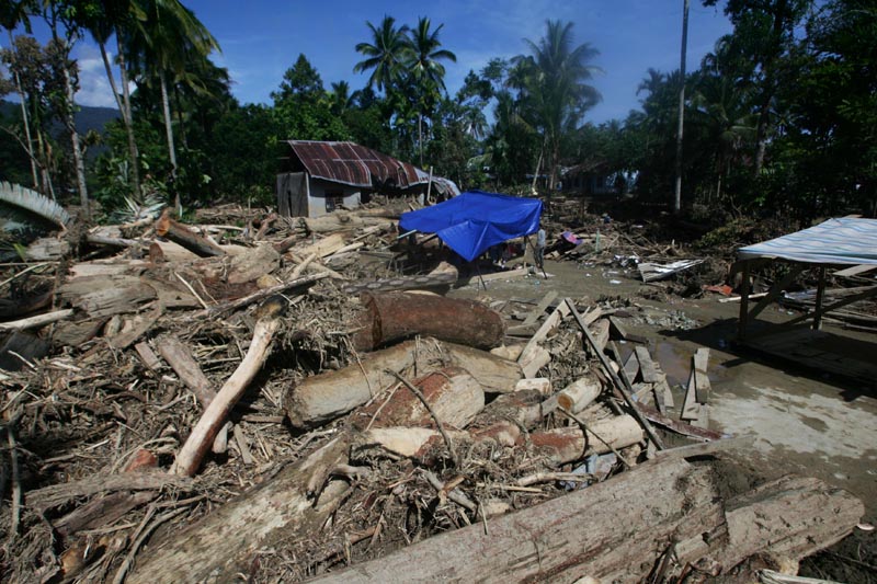 Banjir bandang yang menerjang Tangse. Daerah ini dulunya disebut sebagai wilayah makmur di Aceh, namun kini akrab dengan bencana. Foto atas dan bawah: Junaidi Hanafiah