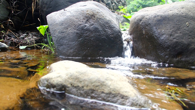 Aliran air bersih dari sumber air di Desa Bismo digunakan PDAM Batang dan warga Desa Bismo. Foto: Tommy Apriando