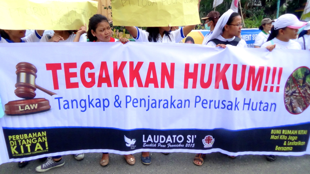 Aksi bersama organisasi masyarakat sipil di Sumut. Foto: Ayat S Karokaro
