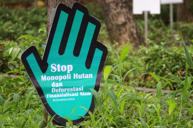Stop monopoli hutan. Foto: Sapariah Saturi 