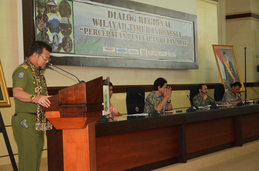 Gubernur Sulsel, Syahrul Yasin Limpo, pada Dialog Regional Percepatan Hutan Adat pada Juli 2015 silam telah berkomitmen terkait pengakuan dan perlindungan masyarakat adat. Foto : Wahyu Chandra