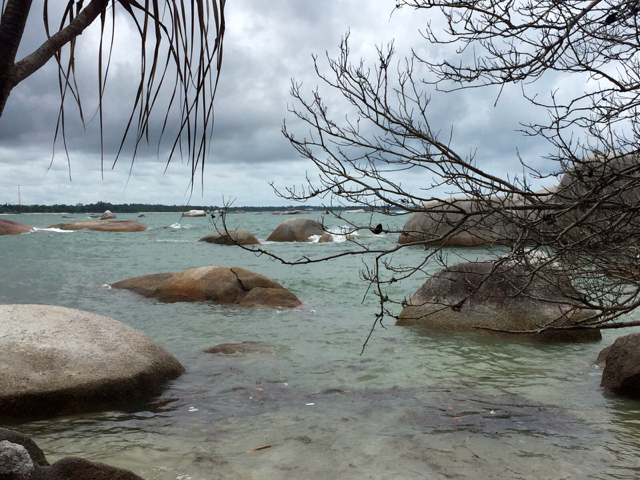 Tanjung Tinggi, salah satu pantai indah dengan batu granit di Pulau Belitung. Ia dipakai buat film “Laskar Pelangi” besutan Riri Riza. ©Sapariah Saturi