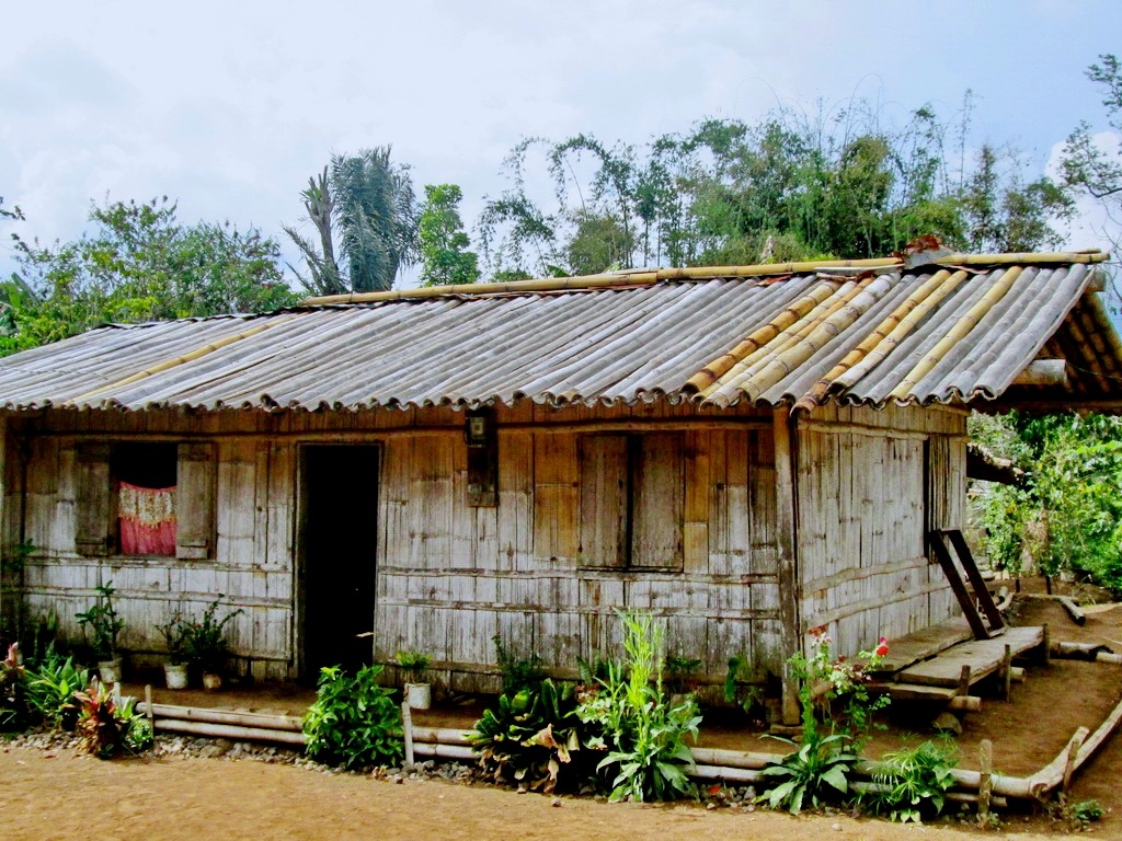 Konstruksi rumah bambu di kecamatan Mataloko kabupaten Ngada. Foto: Ebed de Rosary
