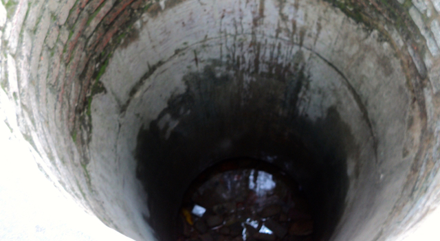 Sumur air bersih yang tinggal sedikit. Foto: Agapitus Batbual
