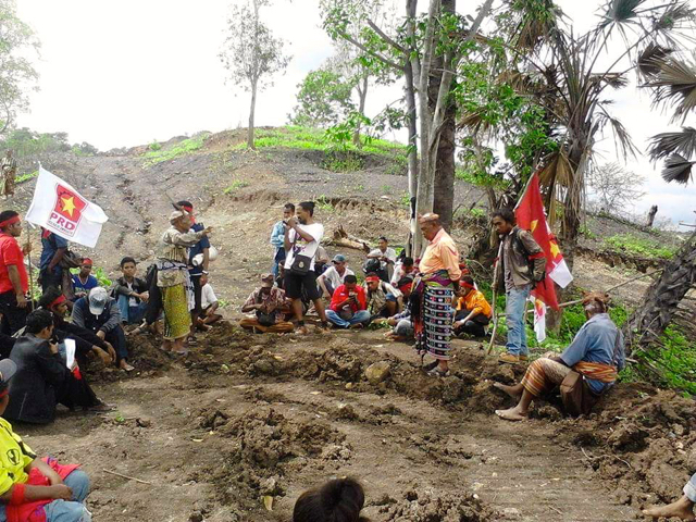 Aksi warga bersama mahasiswa menduduki lahan milik mereka di TTS, Nusa Tenggara Timur. Foto: Yustinus Dharma, Walhi NTT