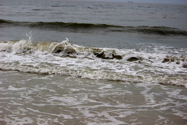 Air pantai, laut keruh dampak operasi kapal isap. @Sapariah Saturi