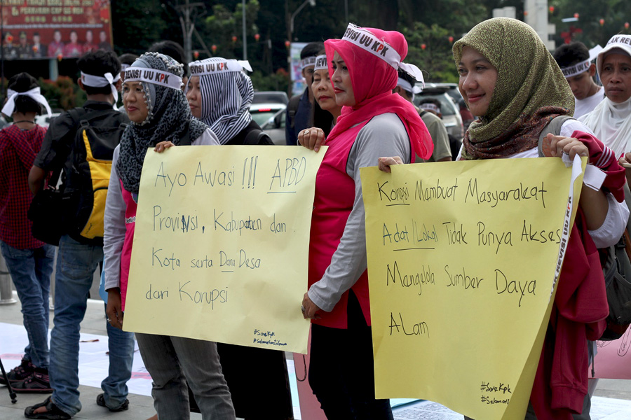 Perwakilan masyarakat sipil Kalimantan Barat menolak Revisi UU KPK lantaran korupsi hanya akan menutup akses masyarakat adat atau lokal dalam mengelola sumber daya alam yang mereka miliki. Foto: Andi Fachrizal