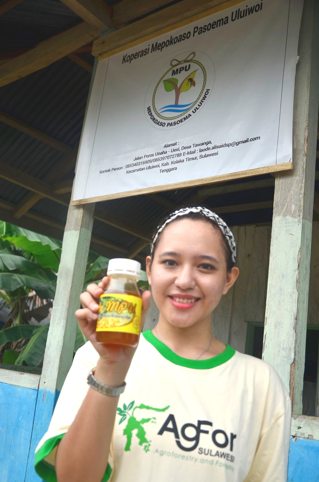 Kini madu produksi  Desa Tawanga, Kecamatan Uluiwoi, Kabupaten Kolaka Timur, Sulawesi Tenggara sudah dikemas dalam botol 100 gr, 250 gr hingga 500 gr. Pemasarannya juga sudah lintas kabupaten, dan dipasarkan di berbagai tempat. Foto: wahyu Chandra