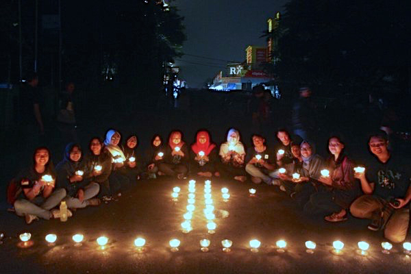 Komunitas di Cimahi, pada Earth Hour 2016. Foto: dari Twitter Earth Hour Indonesia 