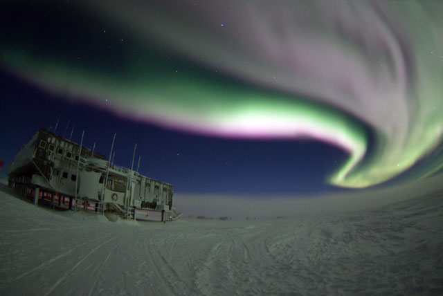 Pemandangan di Antartika. Sumber foto: antarcticsun.usap.gov