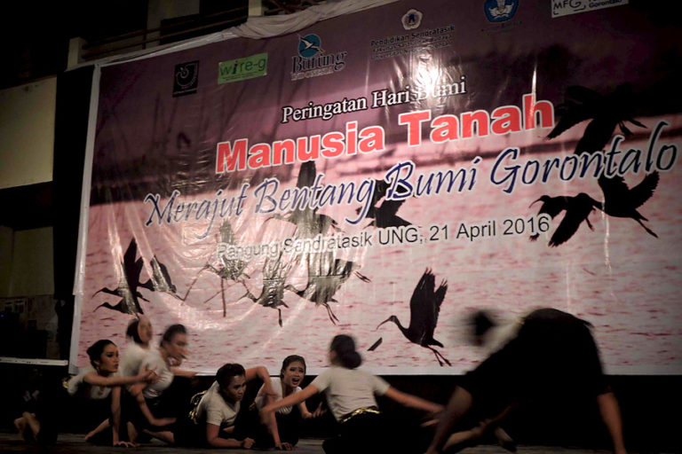 Konser Seni Manusia Tanah untuk Hari Bumi Mongabay co id