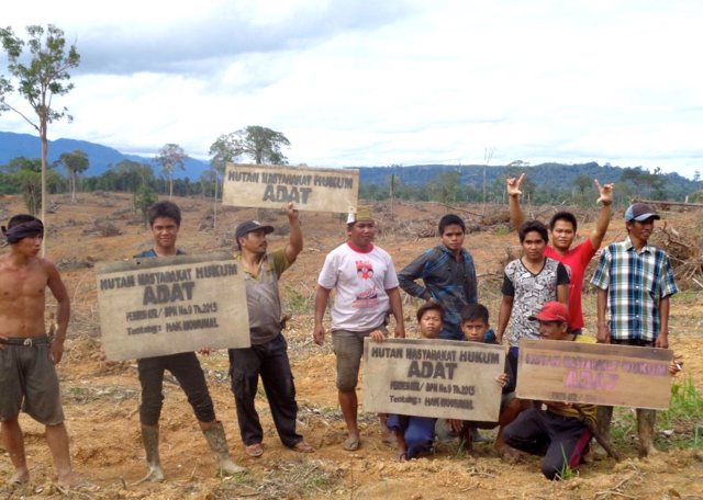 Konflik lahan antara masyarakat adat Balai Alut dan Tuyan dengan perusahaan HTI, PT Johnlin Agro Mandiri. Foto: AMAN Kalsel