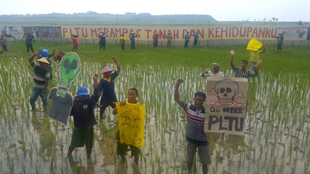 Petani protes di lahan pertanian. Foto: Tommy Apriando