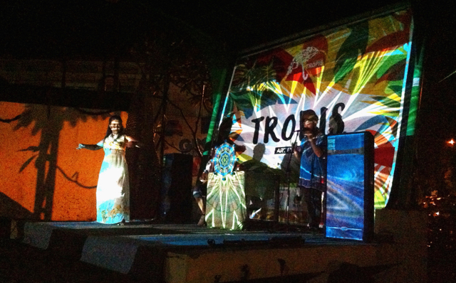 Kiki Rahmatika dalam pertunjukan kolaborasi tari dan musik di bentara Budaya, Yogyakarta. Foto: Nuswantoro
