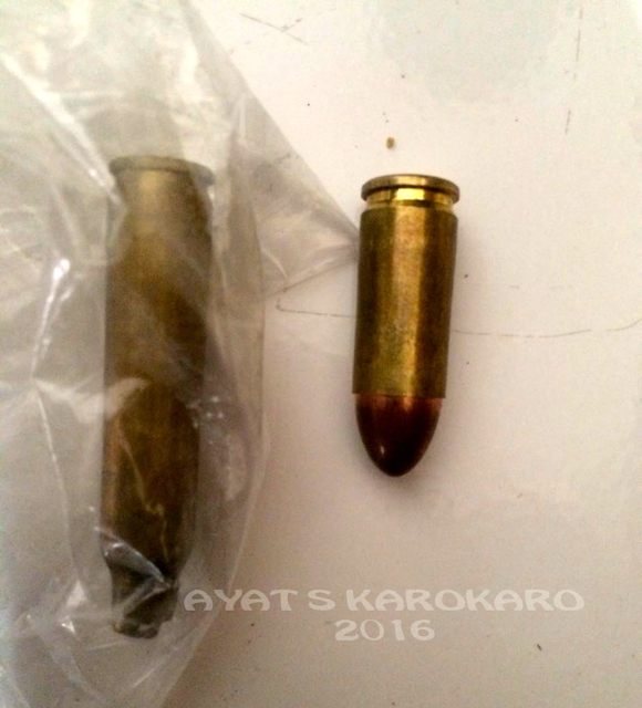 Ini barang bukti selongsongan peluru yang ditemukan di TKP. Selongsongan ukuran besar diperkiran jenis SS1 atau M16. Foto: Ayat S Karokaro