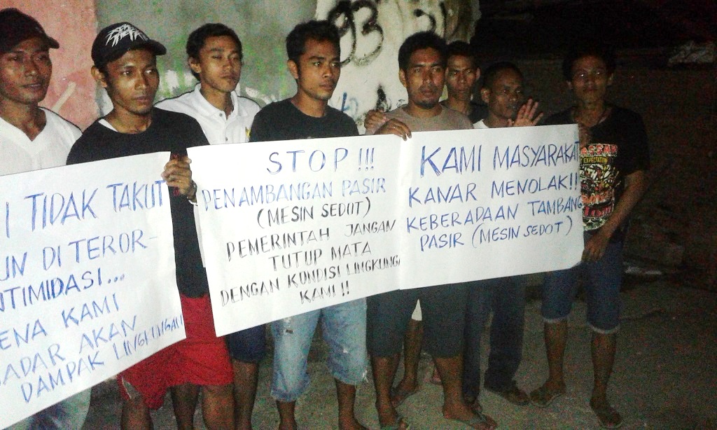 Warga Kanar di di Desa Labuang Badas, Labuang Badas, Sumbawa Besar, NTB telah melakukan berbagai upaya menolak keberadaan tambang galian pasir di wilayah mereka namun hingga saat ini belum mendapat respon dari pemerintah. Foto: Darmansyah