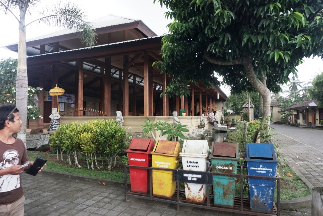 Pengolahan sampah berkelanjutan di Desa adat Penglipuran. Kecamatan Bangli, Kabupaten Bangli, Bali, dengan dipisahkannya sampah organic, non organic dan plastic. Foto : Anton Muhajir