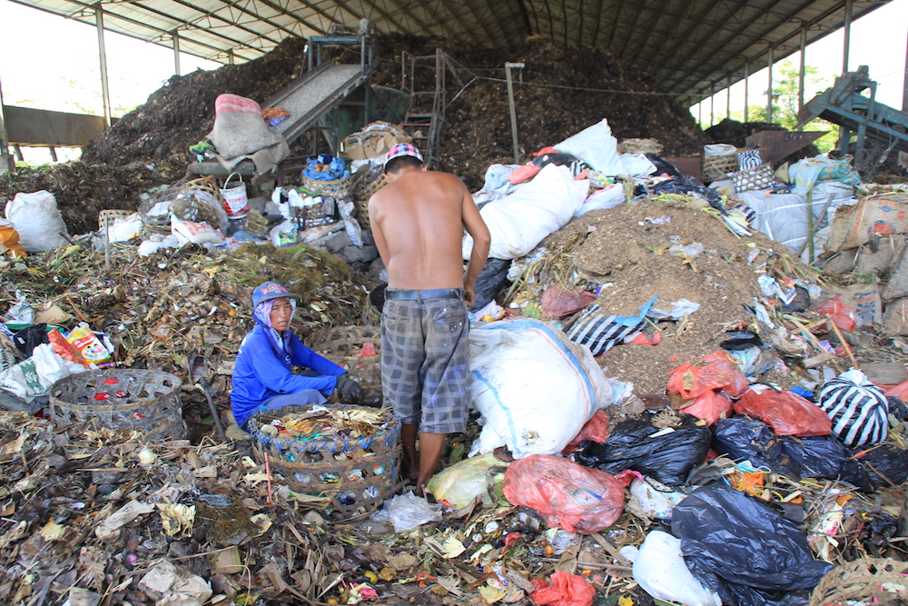 Sampah menjadi persoalan besar seperti di Bali. Sampah di Bali per hari bisa mencapai 11 ribu ton. Foto : Anton Muhajir