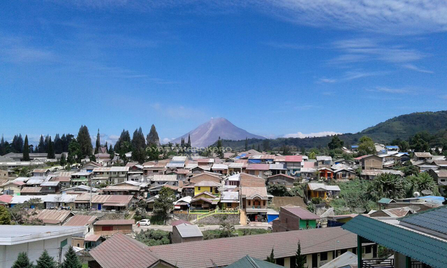 Pasca erupsi Gunung Sinabung terlihat tenang. Foto: Ayat S Karokaro