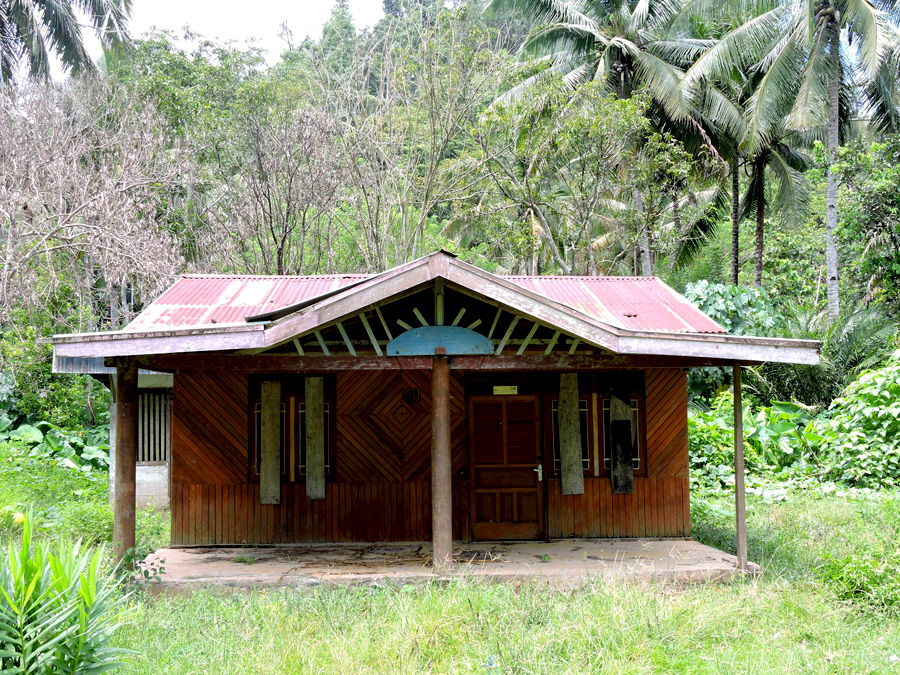 Salah satu rumah transmigrasi asal Minahasa, Sulawesi Utara yang kembali ke kampung asal dan mengosongkan rumahnya. Foto: Christopel Paino