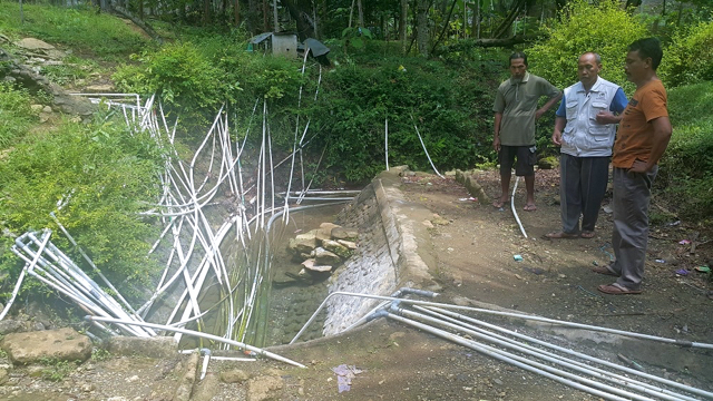 Sumber air di Banyu Mudal digunakan oleh PDAM dan warga Desa Nogoraji dan Banyu Mudal. Foto: Tommy Apriando