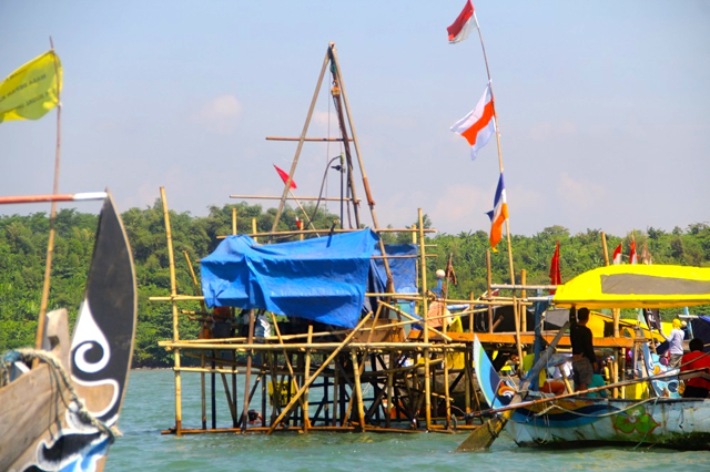 Lokasi pengeboran untuk pembangunan pelabuhan batubara buat PLTU Batang. Foto: Tommy Apriando