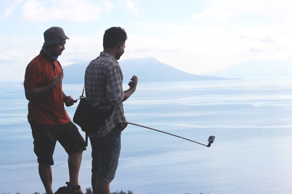 Para wisatawan lokal dan asing yang setiap akhir pekan mengunjungi Krakatau. Foto: Rahmadi Rahmad