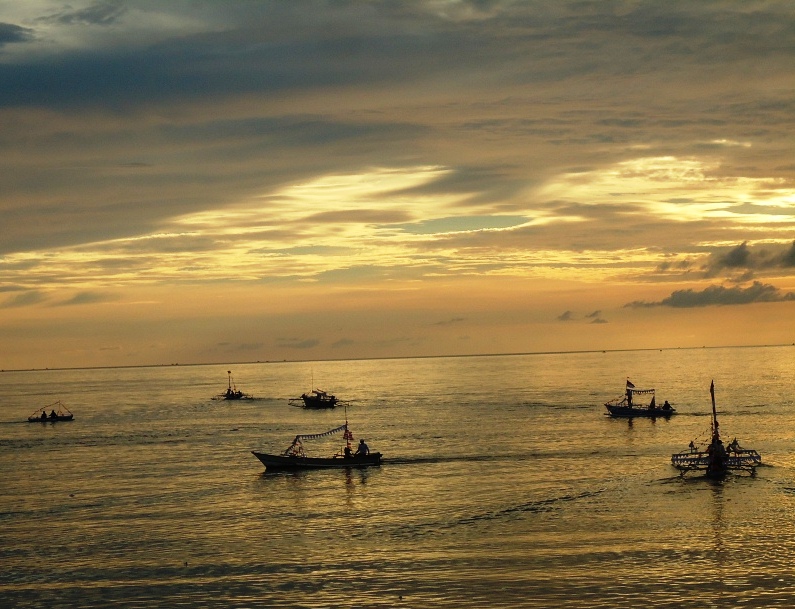 Perahu nelayan di Teluk Manado memeriahkan Festival Pesona Bunaken. Foto :Themmy Doaly