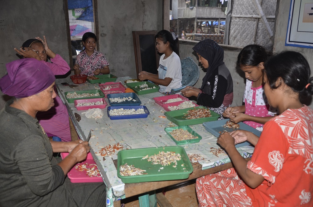 Perempuan terbukti lebih mampu mengelola bantuan program pemerintah dibanding laki-laki, termasuk dalam sektor pertanian. Foto: Wahyu Chandra