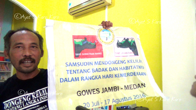 Kali ini, Samsudin mendongeng keliling Sumatera, dari Jambi, Pekanbaru, Medan, berakhir di Aceh. Foto: Ayat S Karokaro