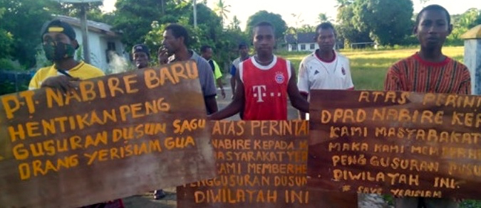 Protes warga pada PT Nabire Baru di Papua. Foto: Yayasan Pusaka